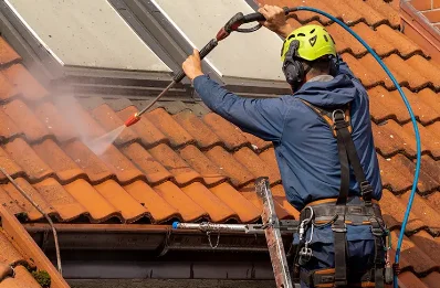 Démoussage et hydrofuge de toiture à Servon